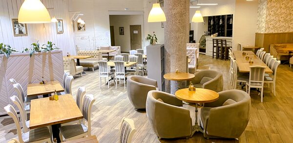 Home cafe Veranda Светлый бар на Курской