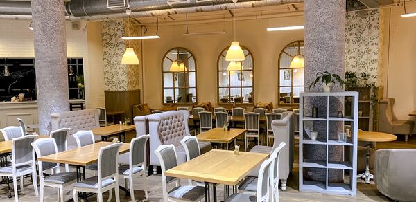 Home cafe Veranda Светлый бар на Курской