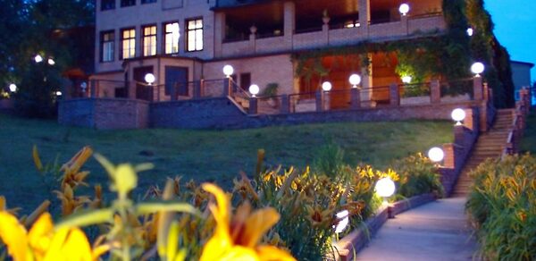 Cottage outside the city for recreation and events