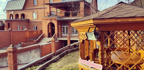 New Tulip House (Новый Тюльпан Хаус). Загородный комфортабельный коттежд