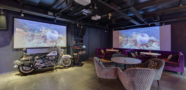 Lounge bar. Лофт бар с мотоциклом