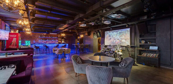 Lounge bar. Лофт бар с мотоциклом