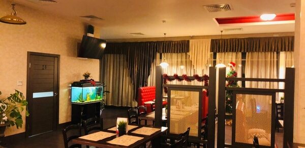 Кафе с панорамными окнами под закрытие