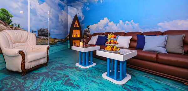 Kino Leto Стилизованный зал с большим экраном