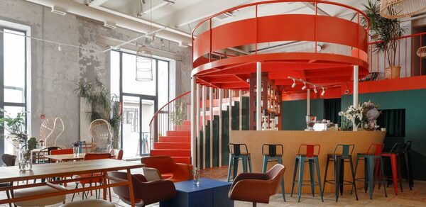SLOW WINE. Двухуровневый лофт с ярким дизайном