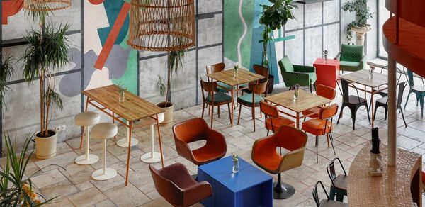 SLOW WINE. Двухуровневый лофт с ярким дизайном