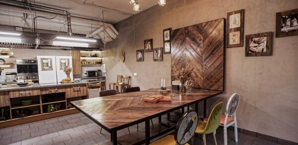 Лофт с кухней для праздников