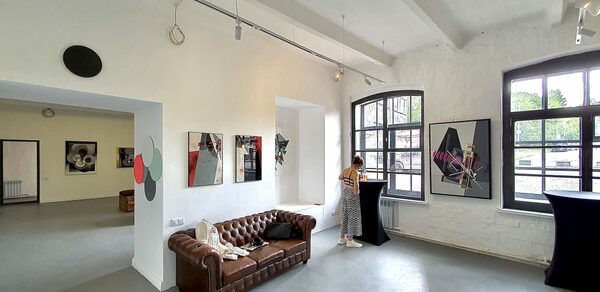 Лофт с панорамными окнами и верандой