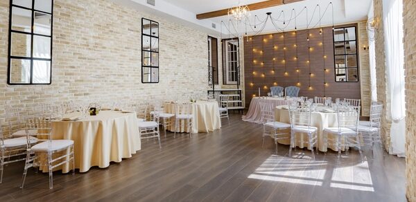 LOFT BANKET. Стилизованный лофт в светло-бежевых тонах