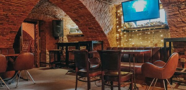 Караоке-бар ШКАФ. Караоке-лофт со сводчатыми потолками