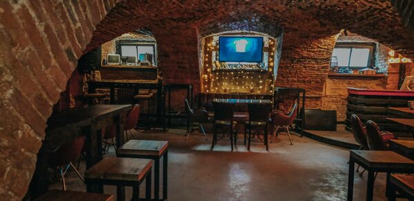 Караоке-бар ШКАФ. Караоке-лофт со сводчатыми потолками