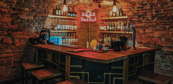 Караоке-бар ШКАФ. Караоке-лофт со сводчатыми потолками