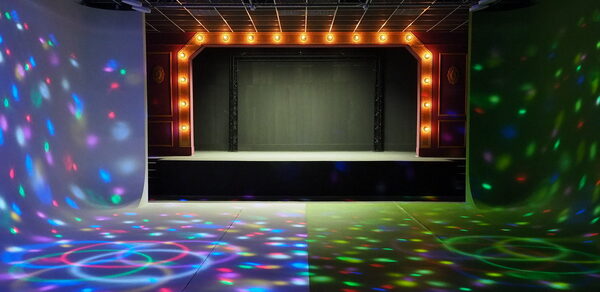 Graf-Studio. Зал с театральной сценой и хромакеем