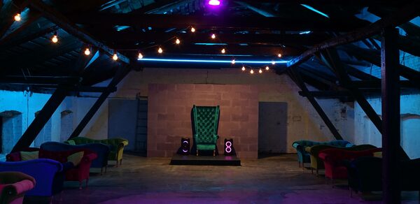 Conductor Lofts в мансарде с огромным танцполом