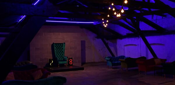 Conductor Lofts в мансарде с огромным танцполом