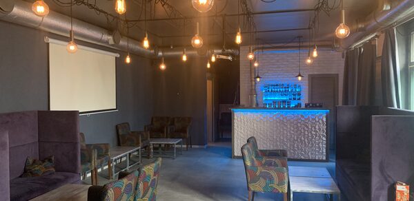 Арт-пространство с отдельным входом и барной стойкой