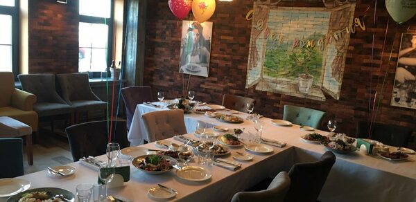 Банкетный зал с живописными фресками