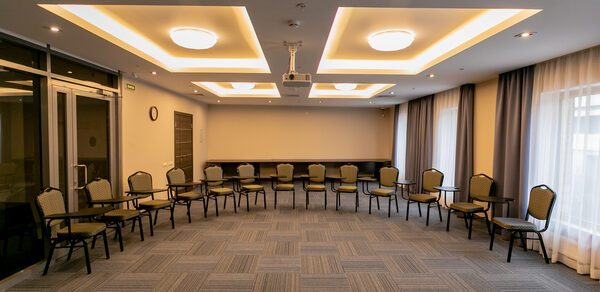 Оборудованный конференц-зал