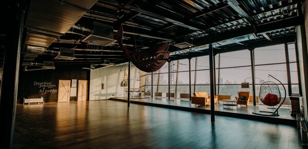 Никаких проблем Стильный лофт с панорамными окнами