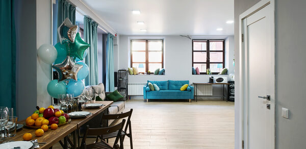 Лофт-конструктор с мягкими диванами