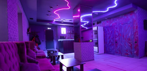 Лофт с атмосферой неона в центре Москвы