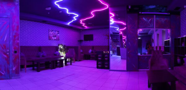 Лофт с атмосферой неона в центре Москвы