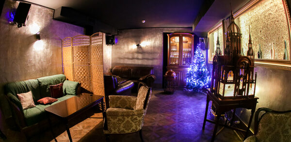 Атмосферный караоке бар под закрытие