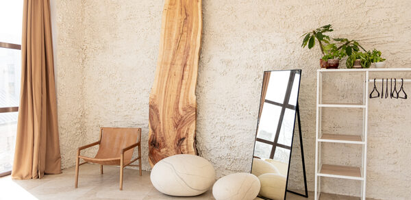 Сонора Белый зал с лестницей и панорамным окном