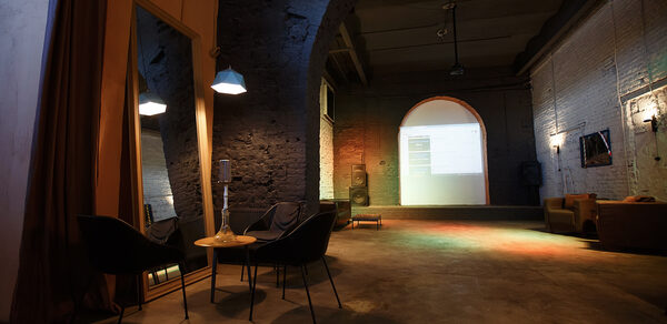 Дизайнерский лофт с высокими потолками