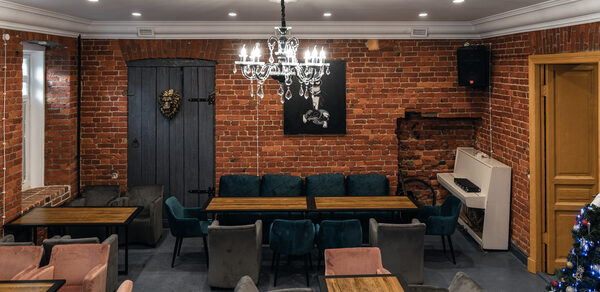 Benders Lounge Bar (Бендерс Лаунж Бар). Лофт с лепниной