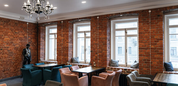 Benders Lounge Bar (Бендерс Лаунж Бар). Лофт с лепниной