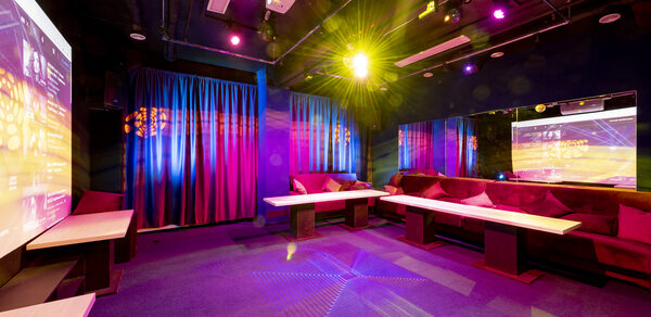 Зеркальный Лофт с Караоке и светомузыкой