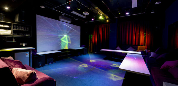 Зеркальный Лофт с Караоке и светомузыкой