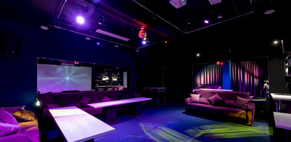 Зеркальный Лофт с Караоке и светомузыкой