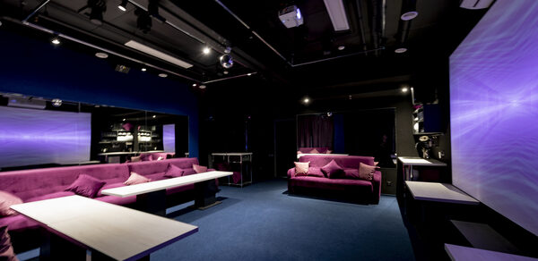 Зеркальный Лофт с Караоке и светомузыкой