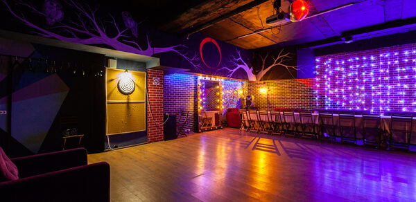 Лофт со светомузыкой и настольным теннисом