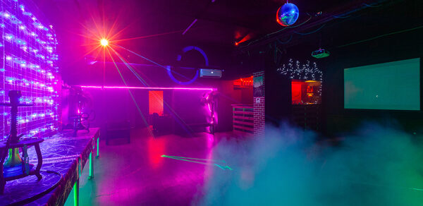 Лофт со светомузыкой и настольным теннисом