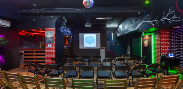 Лофт со светомузыкой и настольным теннисом