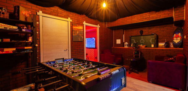 Лофт со светомузыкой и настольным теннисом