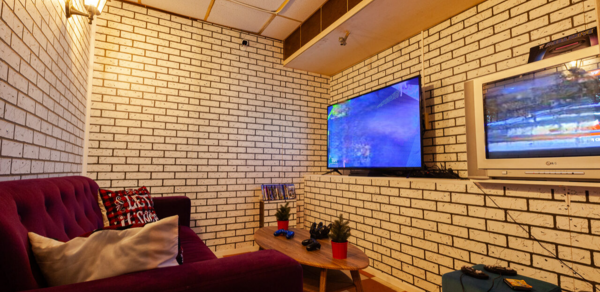 Лофт со светомузыкой и настольным теннисом