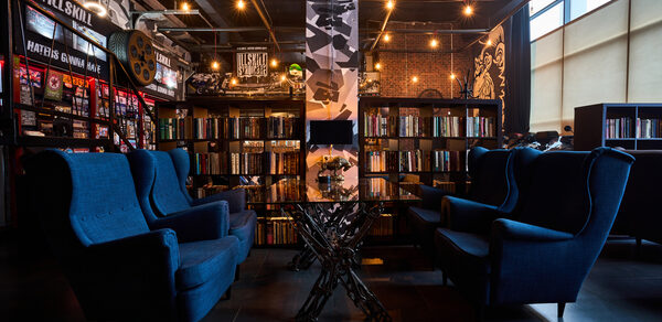 Креативный лофт с автомобилями