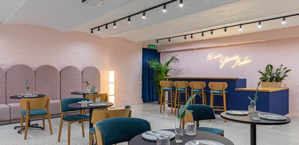 Стилизованный лофт в сине-розовых оттенках