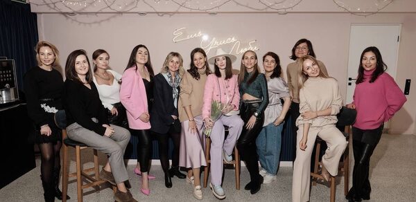 Стилизованный лофт в сине-розовых оттенках