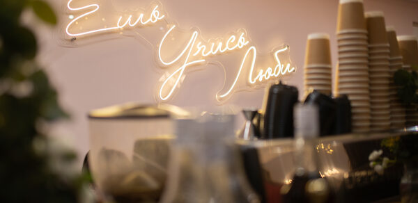 Стилизованный лофт в сине-розовых оттенках