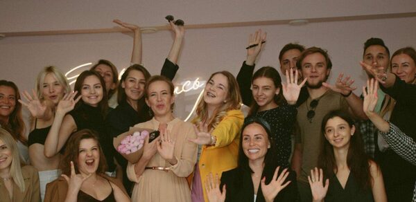 Стилизованный лофт в сине-розовых оттенках