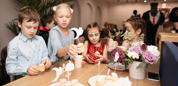 Стилизованный лофт в сине-розовых оттенках