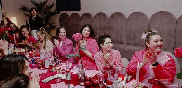 Стилизованный лофт в сине-розовых оттенках