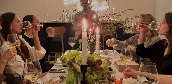 Стилизованный лофт в сине-розовых оттенках