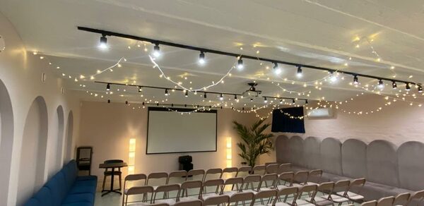 Стилизованный лофт в сине-розовых оттенках