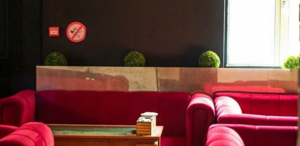 Кальянная Мята Площадка с диванами и кальянами